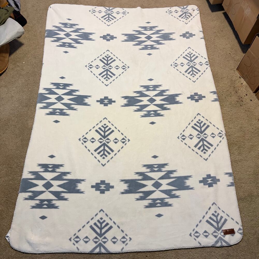 Pendleton White Blue Aztec Geometric Sherpa Fleece Throw Blanket 48x72 Southwest